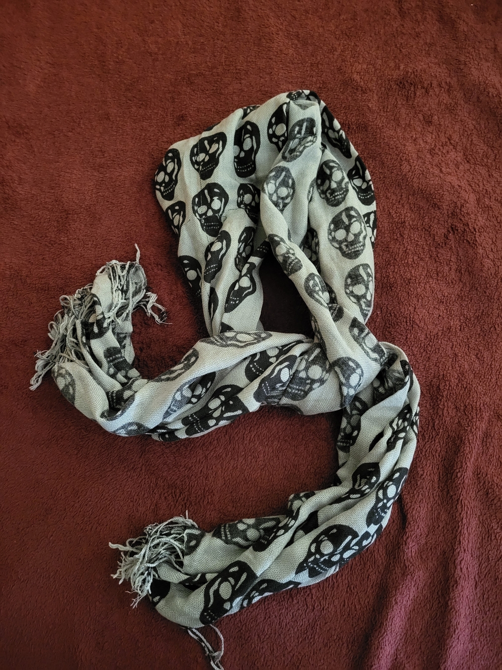 Skull Print Lightweight Scarf - Black and Gray